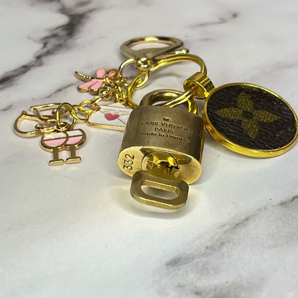 Louis Vuitton Lock & Key Set #332 w/ a Canvas Medallion & Pink Charms Keychain - Picture 4 of 5